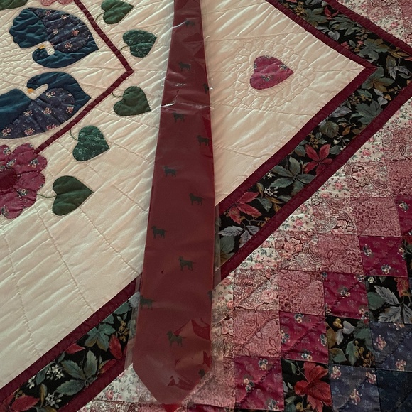 NWOT Chipp silk regular size maroon black lab design tie - Picture 2 of 4